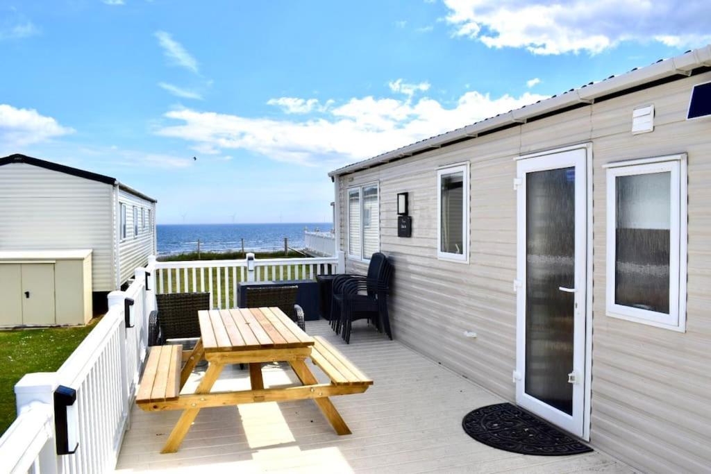 New Sea View Platinum Caravan With Huge Decking Newcastle-upon-Tyne Extérieur photo