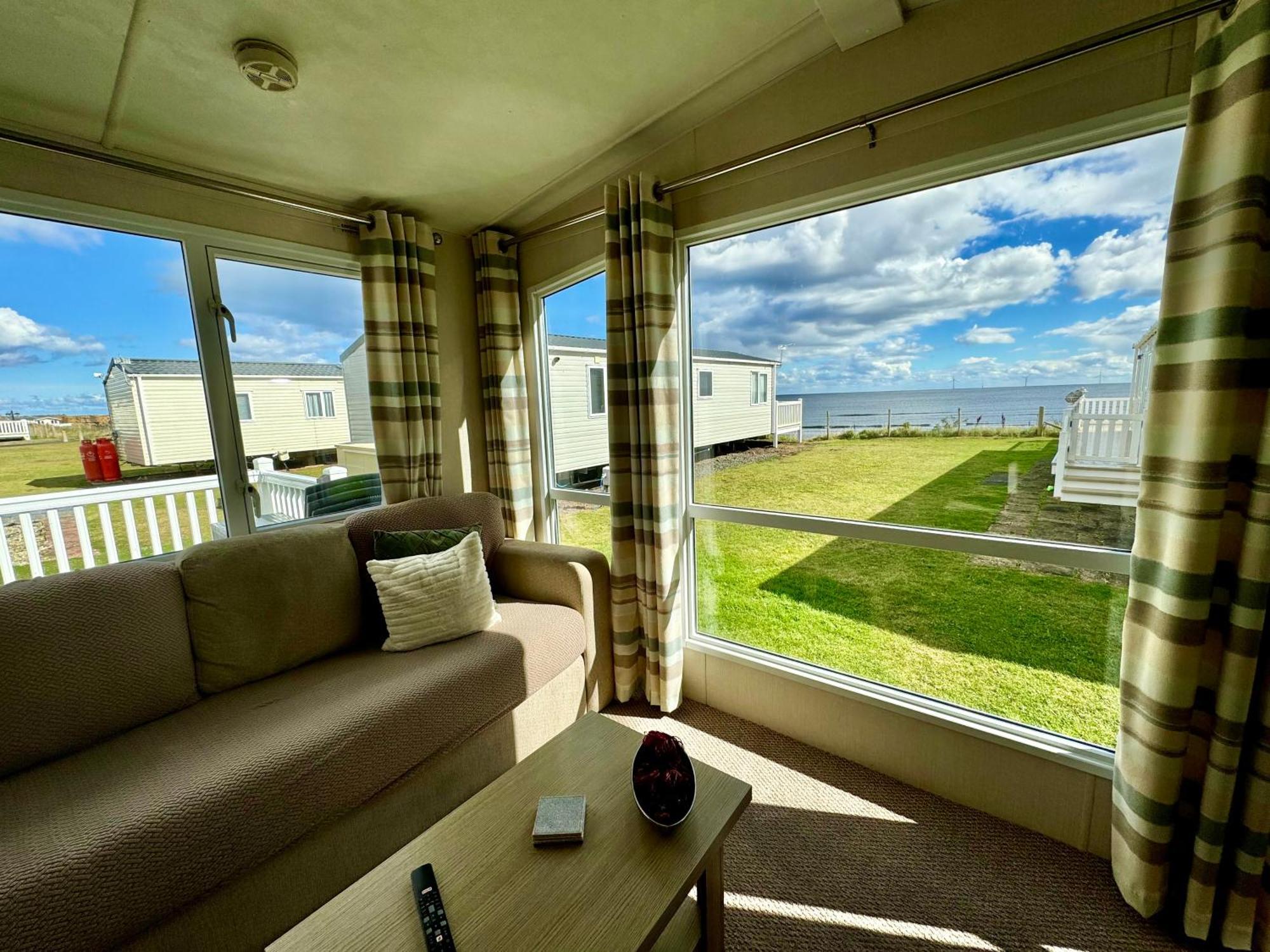 New Sea View Platinum Caravan With Huge Decking Newcastle-upon-Tyne Extérieur photo