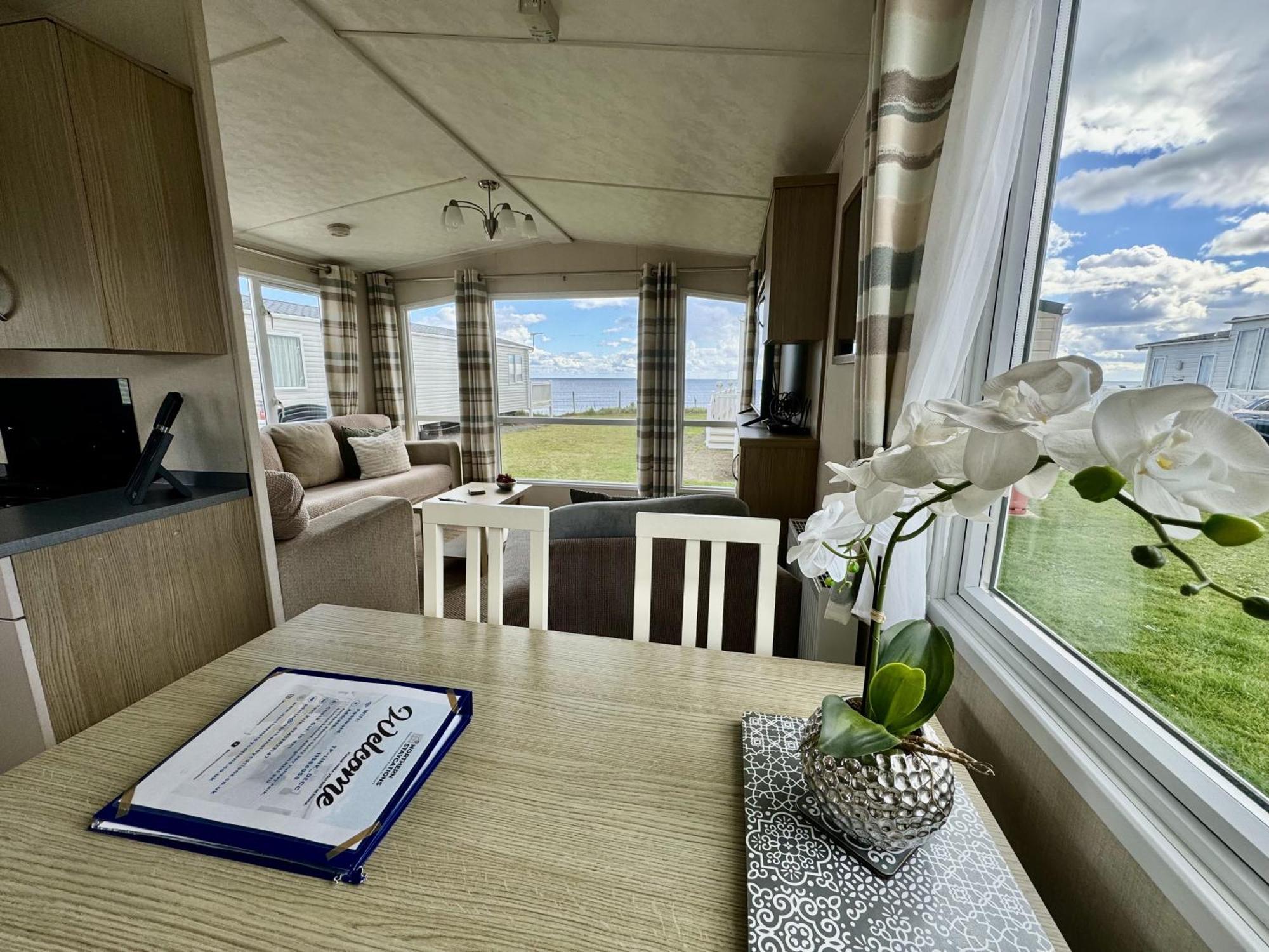 New Sea View Platinum Caravan With Huge Decking Newcastle-upon-Tyne Extérieur photo