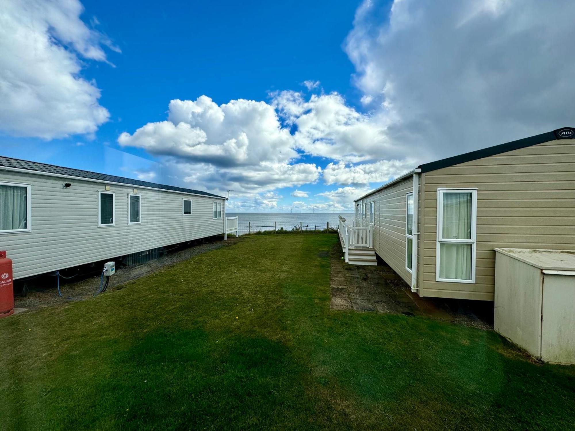 New Sea View Platinum Caravan With Huge Decking Newcastle-upon-Tyne Extérieur photo